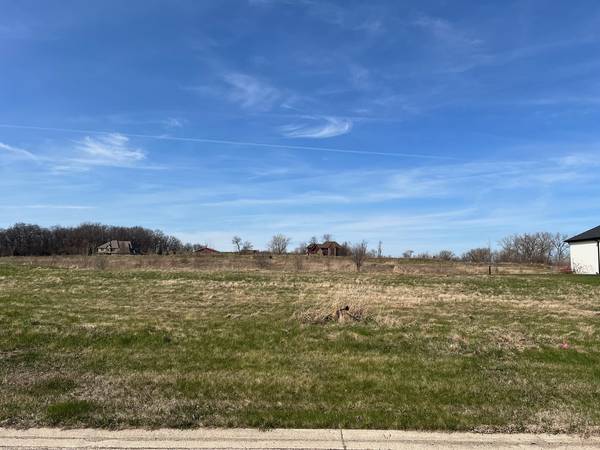 10400 Red Leaf CIR, Lakewood, IL 60014