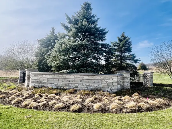 10400 Red Leaf CIR, Lakewood, IL 60014