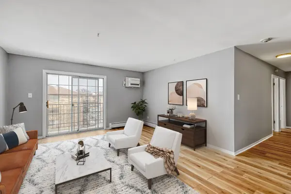 147 W Elk TRL #345, Carol Stream, IL 60188