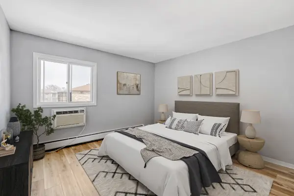147 W Elk TRL #345, Carol Stream, IL 60188