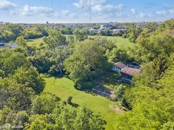 609 Forest Edge LN, Des Plaines, IL 60016