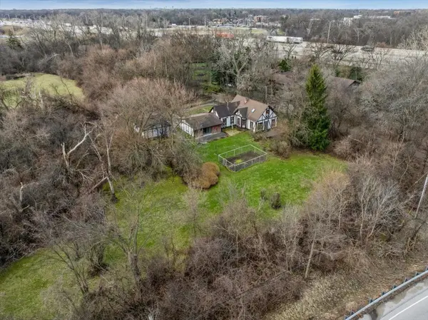 609 Forest Edge LN, Des Plaines, IL 60016