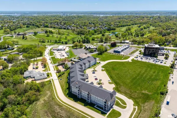 2592 MIDDLE RD #206, Bettendorf, IA 52722