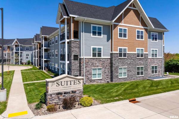 2592 MIDDLE RD #220, Bettendorf, IA 52722