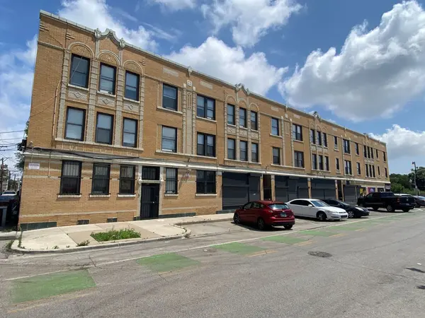 1-15 N Keeler AVE, Chicago, IL 60624