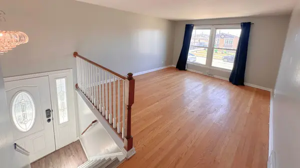 12741 S Manistee AVE, Chicago, IL 60633