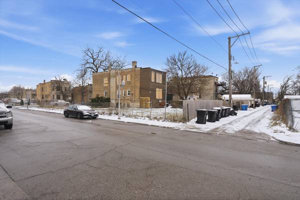 4300 W Gladys AVE, Chicago, IL 60624