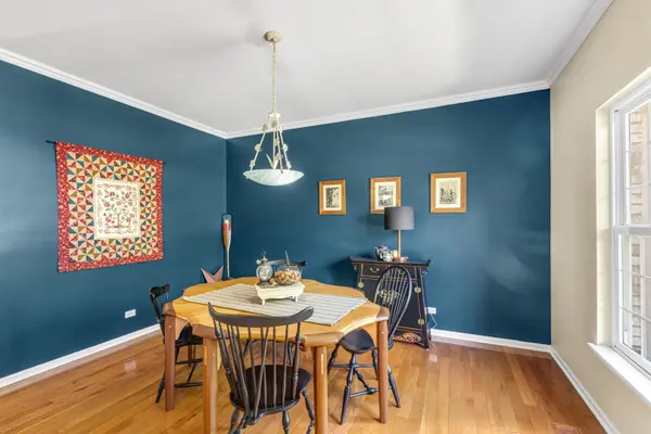 4 Sherwood CT, Lake In The Hills, IL 60156