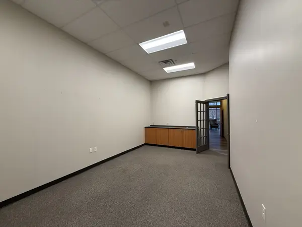 2660 E 53RD ST #2, Davenport, IA 52807
