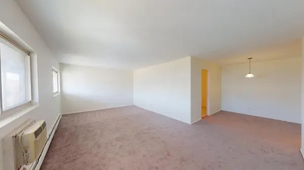 693 E Fullerton AVE #203, Glendale Heights, IL 60139