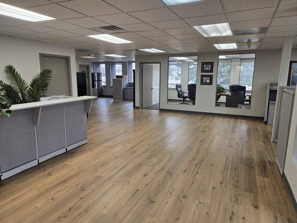 261 E Lake ST, Bloomingdale, IL 60108