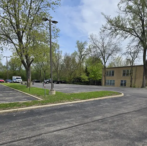 261 E Lake ST, Bloomingdale, IL 60108