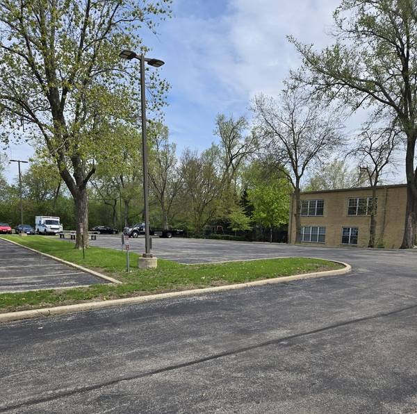 261 E Lake ST, Bloomingdale, IL 60108