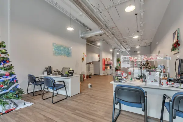 26 N BROADWAY, Aurora, IL 60505