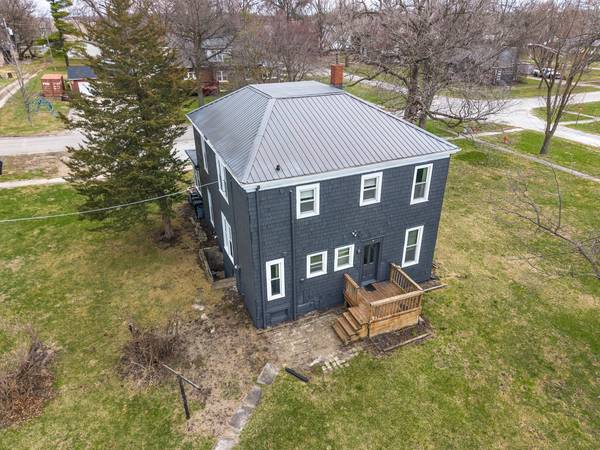 26 Lafayette ST, Saunemin, IL 61769