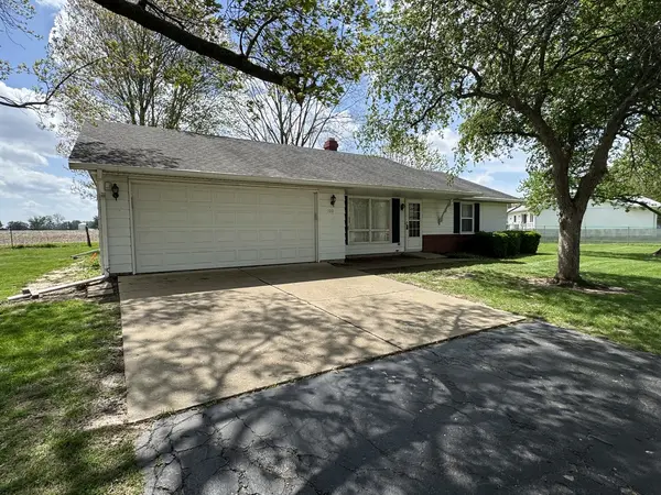 100 Hazelwood DR, Wyanet, IL 61379