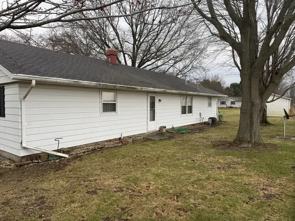 100 Hazelwood DR, Wyanet, IL 61379