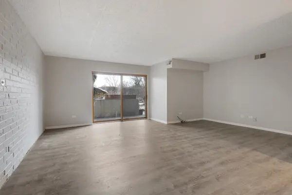 433 Cavalier CT #101A, West Dundee, IL 60118