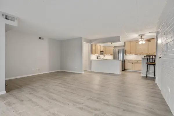 433 Cavalier CT #101A, West Dundee, IL 60118