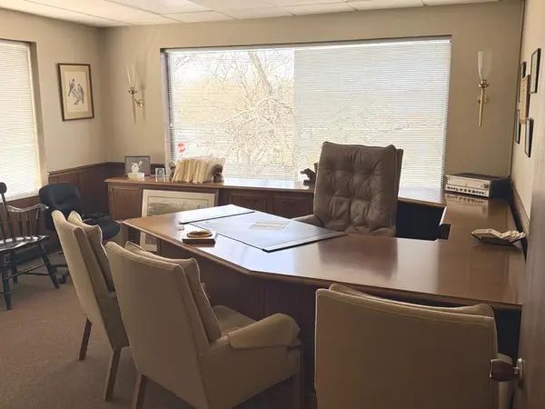 21 N Skokie HWY N #204, Lake Bluff, IL 60044