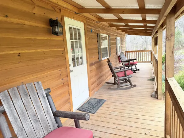 845 Lakeview RD, Galatia, IL 62935