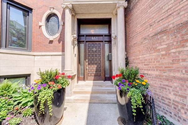 461 W Melrose ST, Chicago, IL 60657