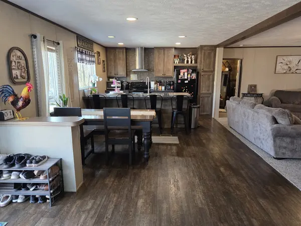 6722 County Road 875 RD, Mcleansboro, IL 62859