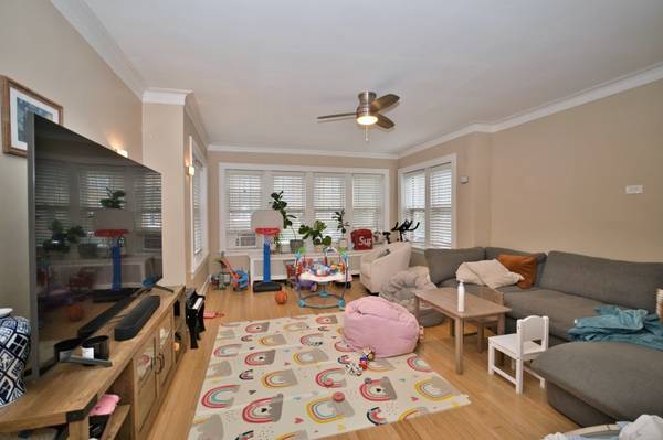 6609 N Artesian AVE, Chicago, IL 60645