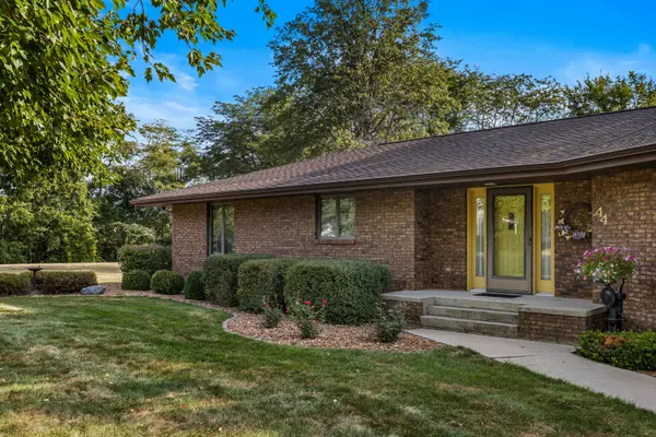 44 Glenbrook CT, Fisher, IL 61843