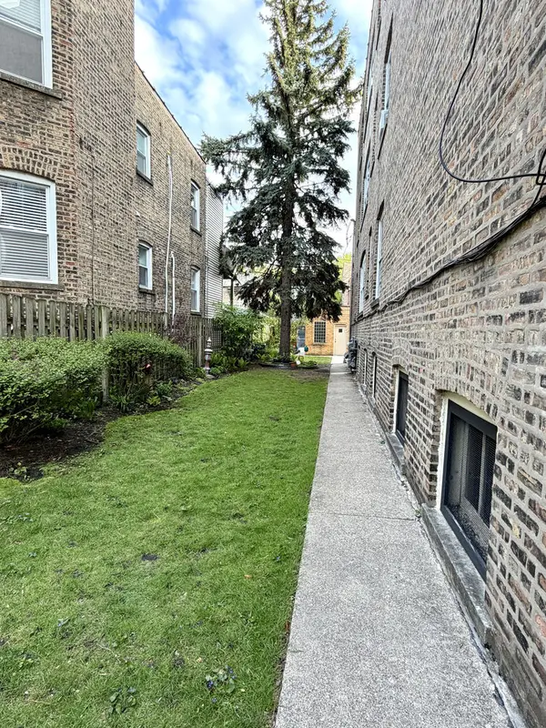1739 W Gregory AVE, Chicago, IL 60640