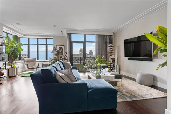 118 E Erie ST #35G, Chicago, IL 60611
