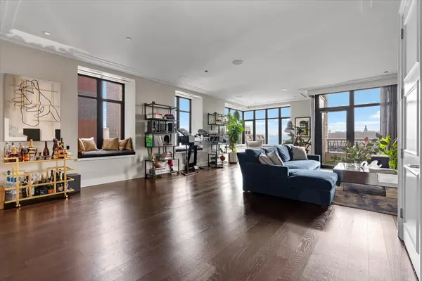 118 E Erie ST #35G, Chicago, IL 60611