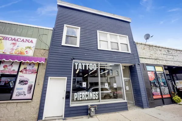 7055 N Clark ST, Chicago, IL 60626