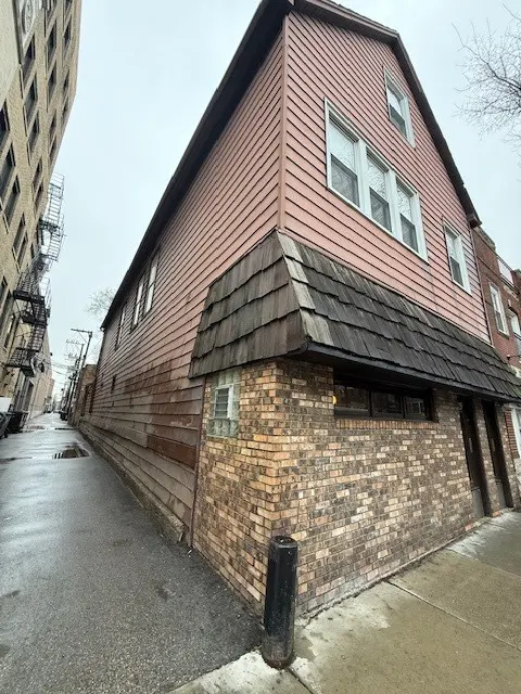 1015 W Belmont AVE, Chicago, IL 60657