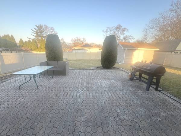 14913 Sheila CT, Oak Forest, IL 60452