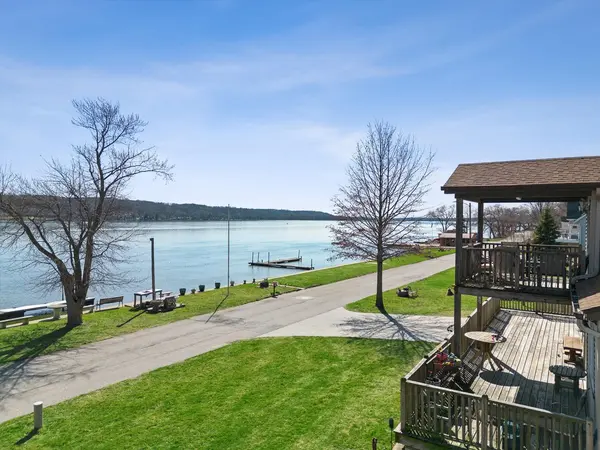 1811 Canal Shore DR, Leclaire, IA 52753