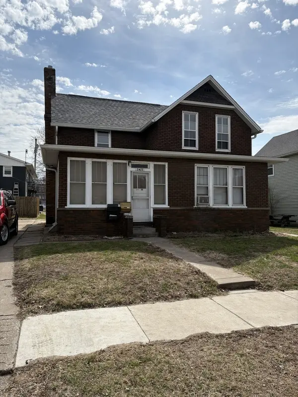 2428 5th AVE, Moline, IL 61265