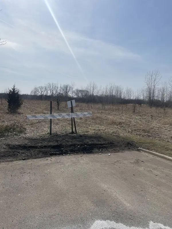 1055 E Grand AVE, Lindenhurst, IL 60046