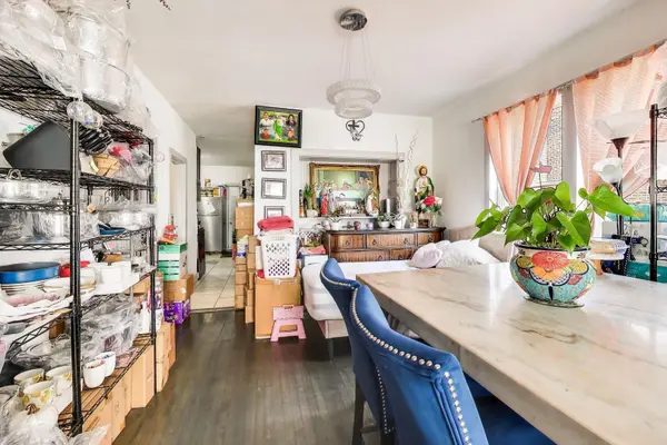 4862 W Cortland ST, Chicago, IL 60639