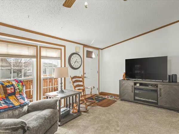 5410 Autumnash LN, Machesney Park, IL 61115