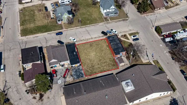 317 E Lake ST, Silver Lake, WI 53170