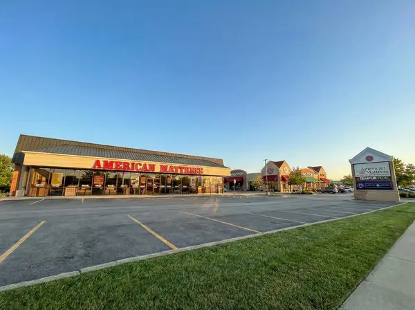 35 E Golf RD, Hoffman Estates, IL 60195