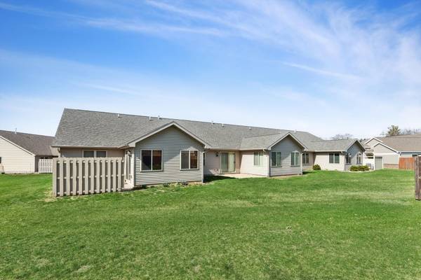 921 10th ST, De Witt, IA 52742