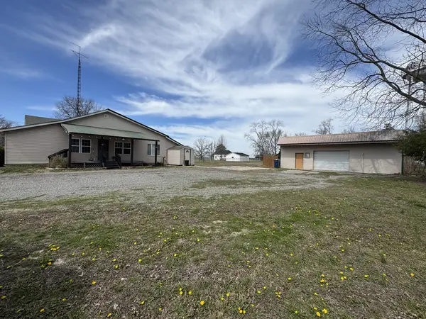 303 W Main ST W, Ewing, IL 62836