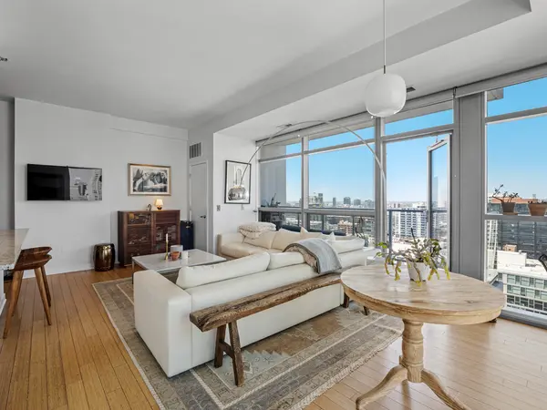 303 W OHIO ST #2202, Chicago, IL 60654