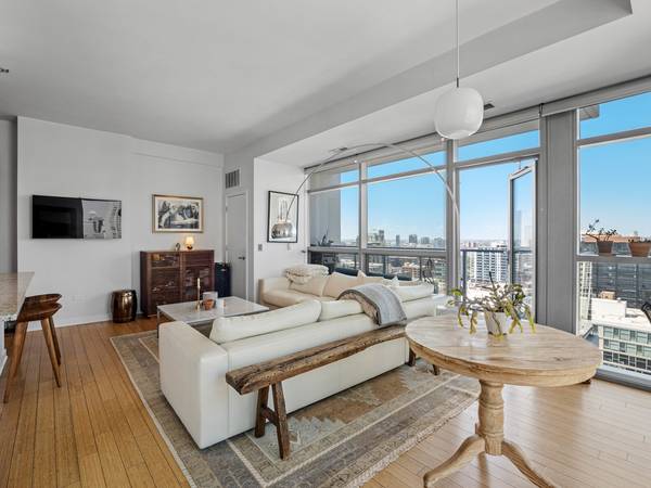 303 W OHIO ST #2202, Chicago, IL 60654