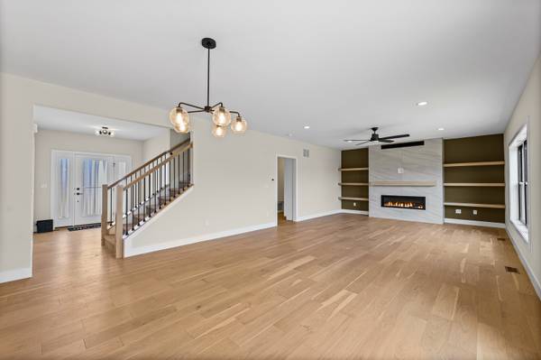 1206 Willowgrove LN, Mahomet, IL 61853