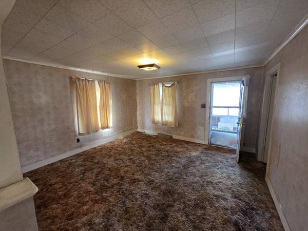 2313 N 7th ST, Clinton, IA 52732