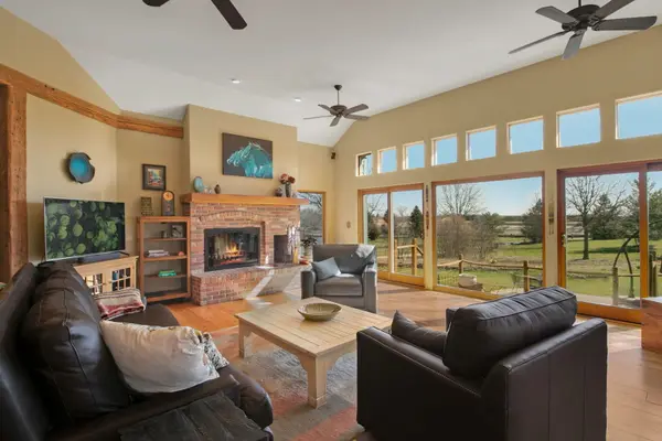 859 Old Kirk RD, Geneva, IL 60134
