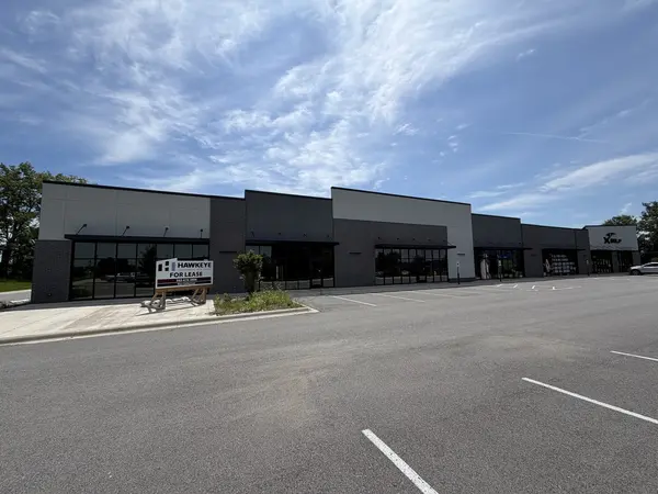 2586 Middle RD, Bettendorf, IA 52722